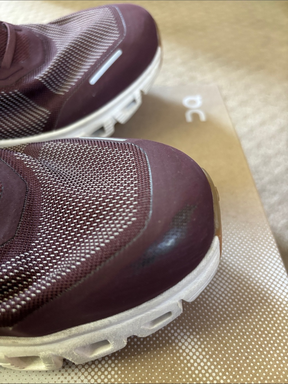 On Running Cloud versa women Running Shoes - mulberry white 8.5 - Picture 7 of 10